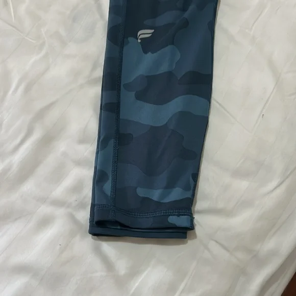 Navy blue camo Fabletics leggings - Picture 8 of 10